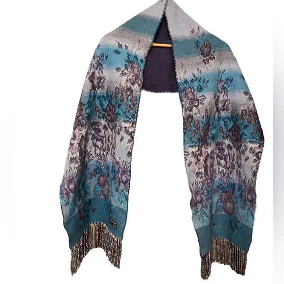 Lord & Taylor Accessories - Lord and Taylor Scarf